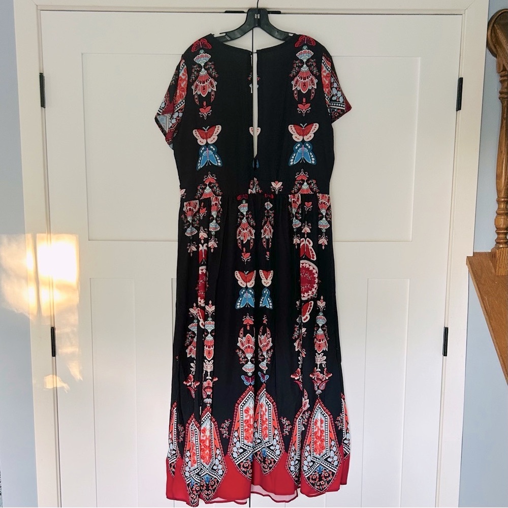 283. NWOT Elegant V-neck Maxi Dress with a trendy floral print Boho Dre… - Picture 6 of 8